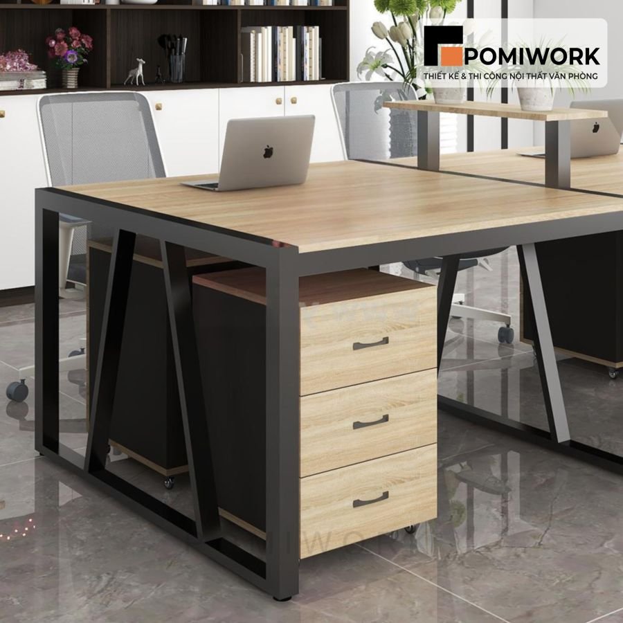 ban lam viec nhom 4 nguoi ngoi co hoc tu tien loi